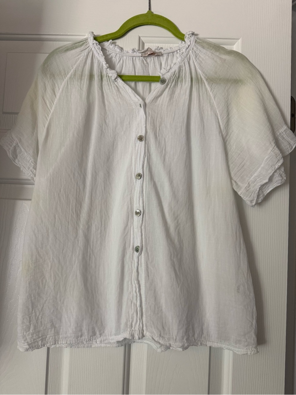 Women's White Button-Front Short Sleeve Blouse
